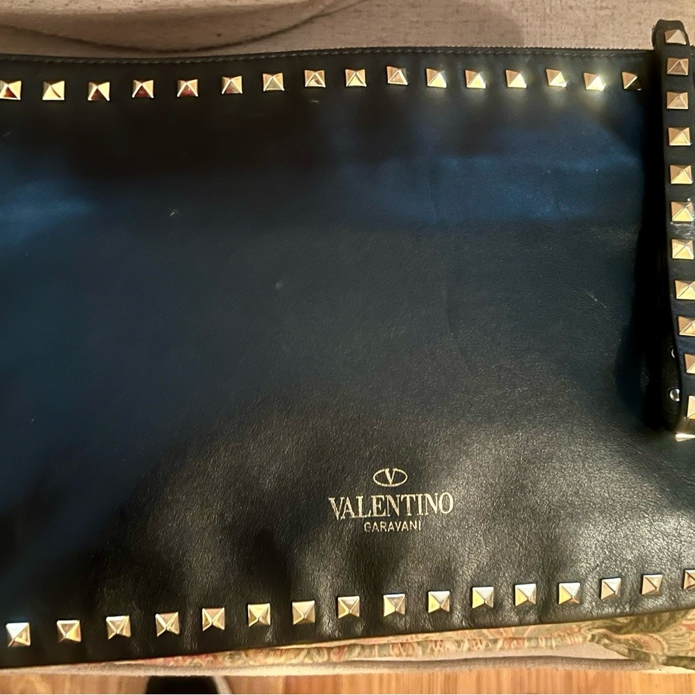 VALENTINO GARAVINO ROCKSTUD CLUTCH - Picture 2 of 6